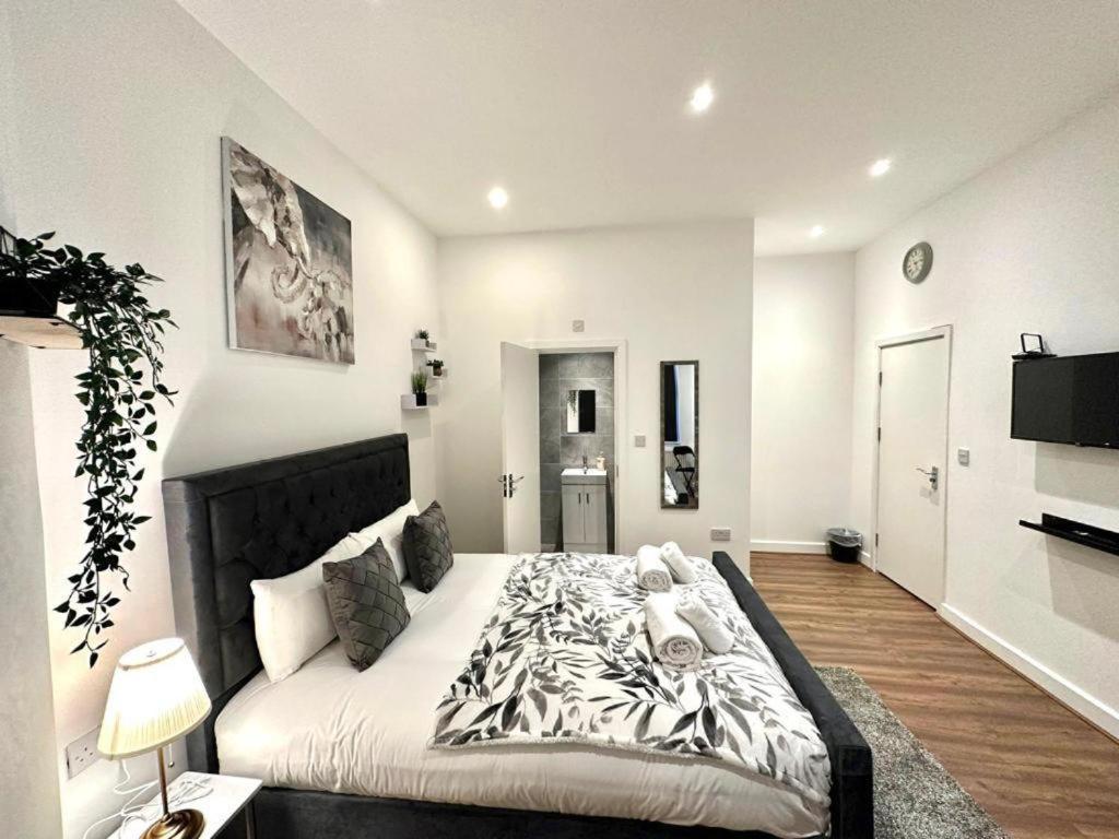 Hounslow Suites - Tw3 ภายนอก รูปภาพ