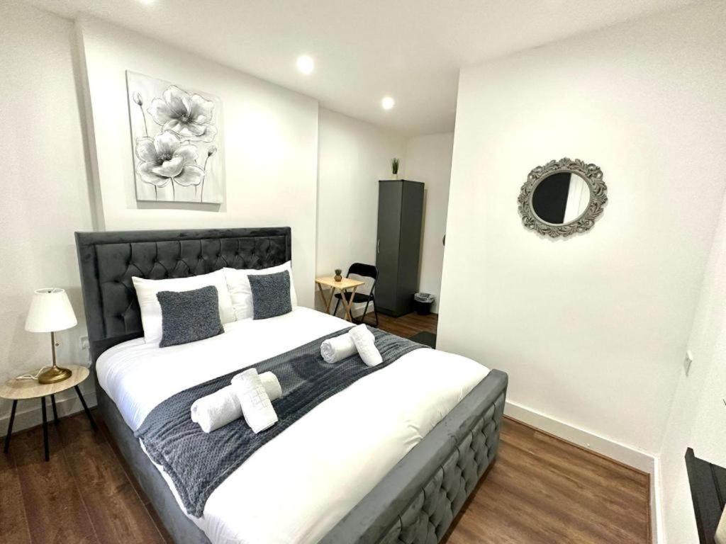 Hounslow Suites - Tw3 ภายนอก รูปภาพ