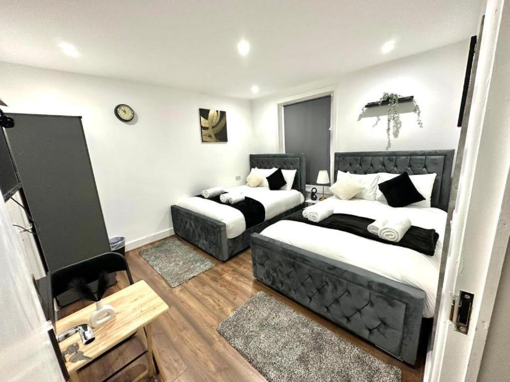 Hounslow Suites - Tw3 ภายนอก รูปภาพ