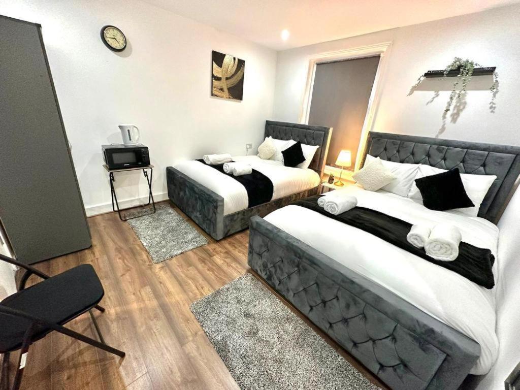 Hounslow Suites - Tw3 ภายนอก รูปภาพ